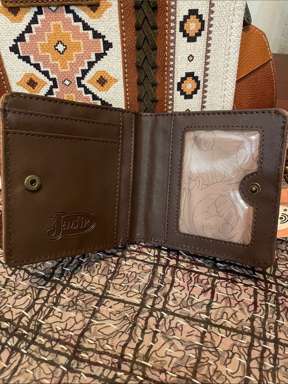 Wrangler Southwestern Handbag, Justin Wallet and Justin Earrings Bundle - Picture 4 of 5